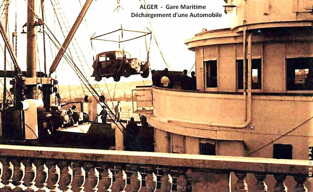 Alger - Gare Maritime - Dechargement d'une Automobile.jpg